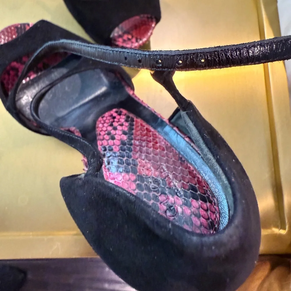 Gucci Black Suede and Pink Snakeskin peep toe heels EUC